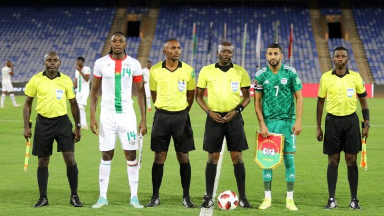 رسميا.. هذا هو حكم مباراة الكاميرون والجزائر