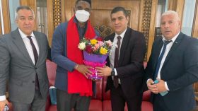 إيتو يسبق وفد الكاميرون في القدوم إلى الجزائر