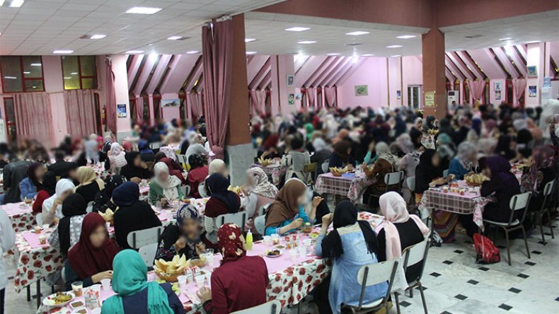 لا وجبة إفطار أو سحور إلا باستظهار بطاقة المقيم