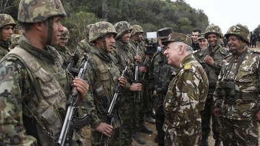 Chanegriha: l’Algérie a vaincu seule le terrorisme sans le soutien d’aucun pays (VIDEO)