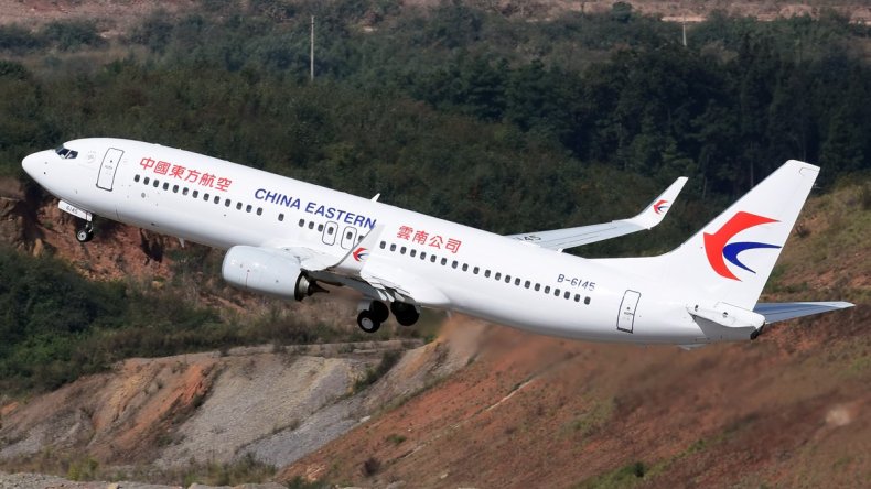 بالفيديو.. تحطم طائرة ركاب صينية وعلى متنها 133 شخصا