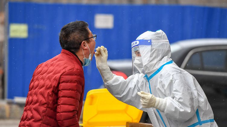 Risque de flambée de covid: Des milliers de personnes confinées en Chine