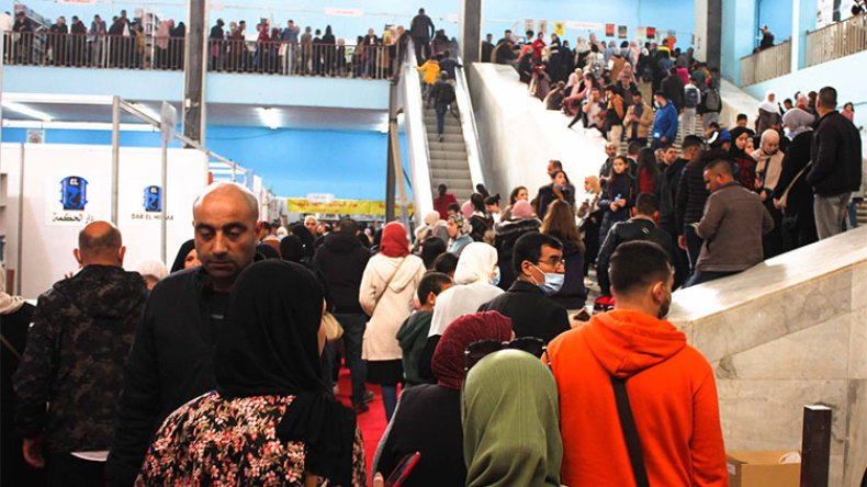 إقبال كبير لزوار معرض الكتاب رغم الظروف الاستثنائية للدورة