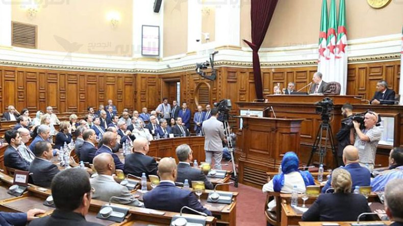 مجلس الأمة يصادق على قانون الإعلام ويتحفظ على المادة 22