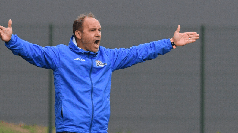 تقني فرنسي يعرف “الخضر” في جهاز التدريب الكاميروني