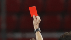 طرد 3 زملاء لِمبولحي في مباراة مثيرة