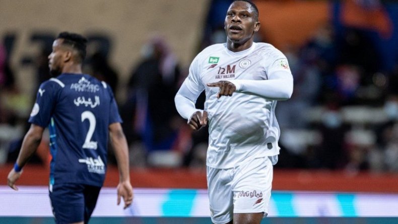 الشباب السعودي يرفض انضمام لاعبه إلى منتخب الكاميرون