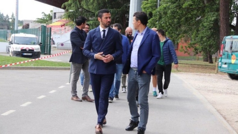 هذا ما فعله عنتر يحي في “تويتر” تضامنا مع الكرة الرّوسية