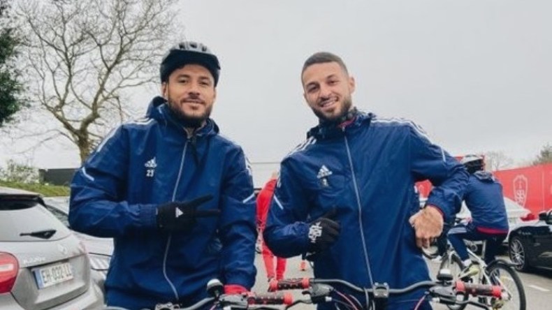 قائمة اللاعبين الجزائريين الأعلى أجرا في البطولة الفرنسية