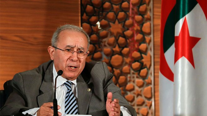 لعمامرة يسلم رسالة خطية من الرئيس تبون إلى نظيره الأذربيجاني