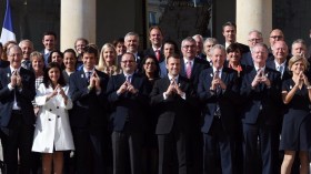 هذه قصة صورة الرئيس الفرنسي مع علامة الماسونية