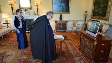 L’ambassadeur d’Algérie a présenté ses lettres de créance a la Reine Elizabeth II