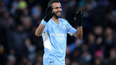 Will Riyad Mahrez Play Alongside Messi or Kante?
