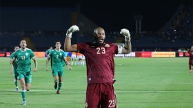 مبولحي يعادل رقم بلومي التاريخي في عدد المشاركات مع “الخضر”