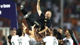 هدية عيد ميلاد بلماضي وطرد “النّحس” الكاميروني