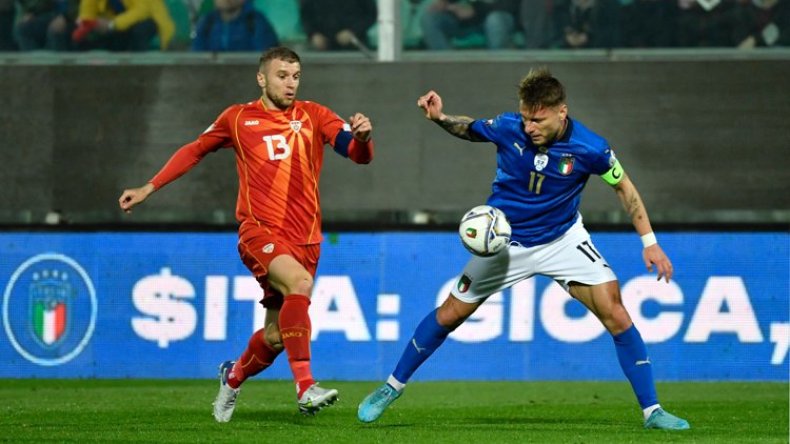 بِالفيديو: سلاطة مقدونية مسمومة “تُميت” منتخب إيطاليا