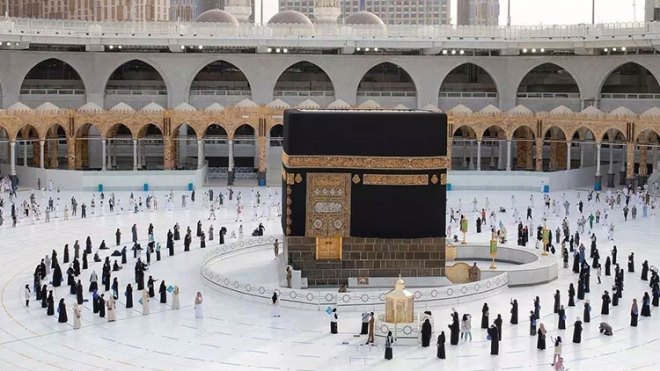 الجزائر تتجه نحو فتح موسم العمرة