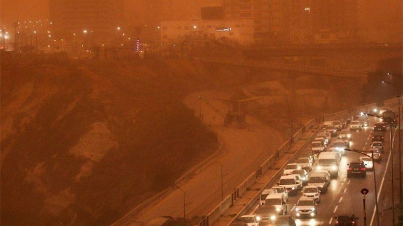الزوابع الرملية تحدث حالة طوارئ بغرب البلاد