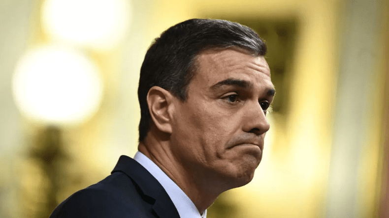 الجزائر تكذب تصريحات سانتشيز حول وقف ترحيل الحراقة