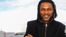 سونغ يفشل في أول مهمة له مع الكاميرون قبل موقع الجزائر