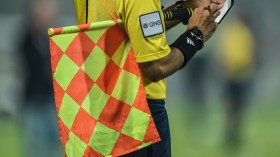 مخاوف من الكولسة بعد تعيين جوشوا وغاساما لإدارة مبارتي الجزائر والكاميرون