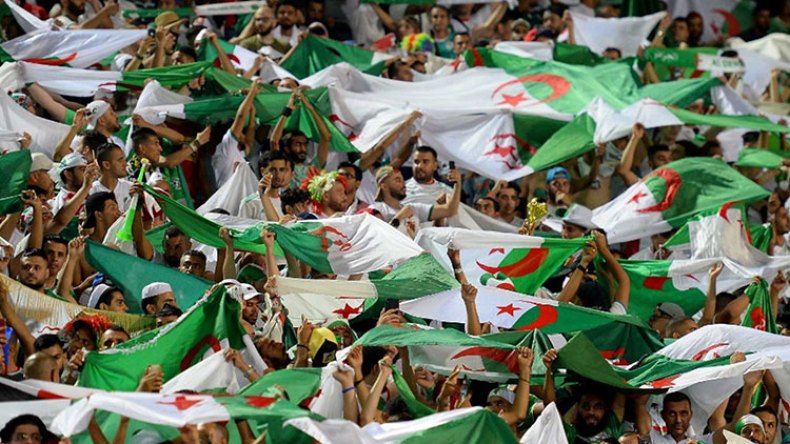 بيع تذاكر مباراتي ”الخضر” بوهران عبر منصة إلكترونية