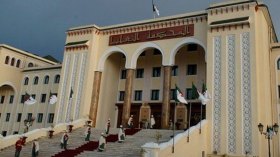 هؤلاء معنيون بإخطار المحكمة العليا في حال خرق الدستور