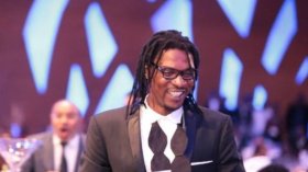 مدرب الكاميرون يشرع في التحضير لِمواجهتَي الجزائر وهذه هي أجرته