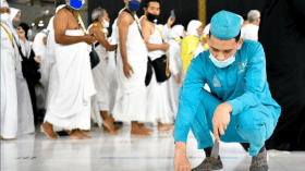 بالفيديو.. أول صلاة في الحرم المكي بلا تباعد ونشطاء يحتفون بالمشاهد المُبهجة