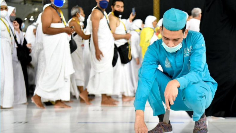 بالفيديو.. أول صلاة في الحرم المكي بلا تباعد ونشطاء يحتفون بالمشاهد المُبهجة