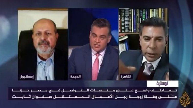 بالفيديو.. ضيف “الجزيرة” يفاجئ المذيع بإشعال سيجارة على الهواء