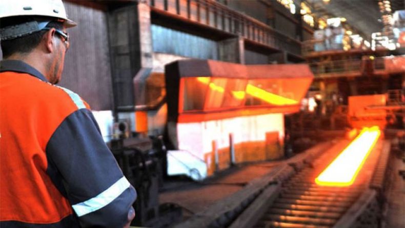 مركب الحجار يصدر توضيحا حول عملية تصدير الحديد