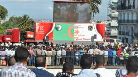 16 شاشة عملاقة بالجزائر العاصمة لمتابعة مباراة الكاميرون