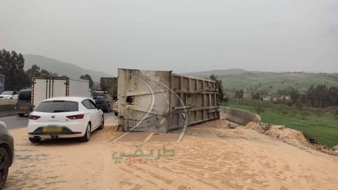 قتيل و10 جرحى في حادث مرور بالطريق السيار شرق-غرب