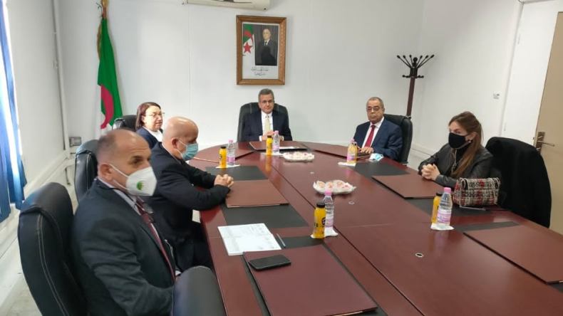 وزير الصحة ينصب علي عون مديرا عاما للصيدلية المركزية