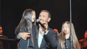 بالفيديو.. كاظم الساهر يشعل مواقع التواصل بعد غنائه رفقة حفيدتيه في لوس أنجلوس