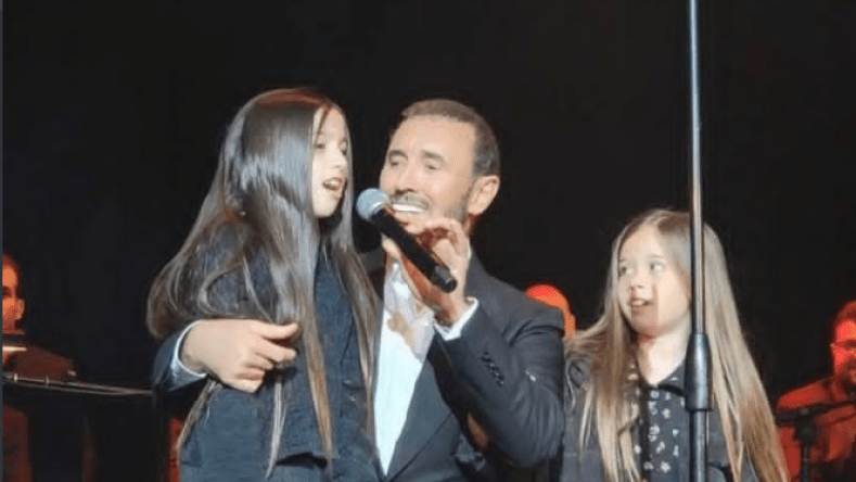 بالفيديو.. كاظم الساهر يشعل مواقع التواصل بعد غنائه رفقة حفيدتيه في لوس أنجلوس