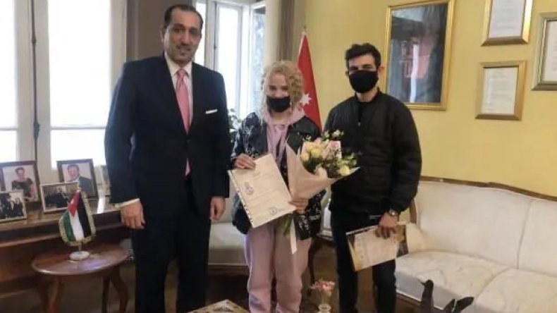 نشطاء يحتفون بأول حالة زواج للاجئة أوكرانية من طالب أردني!