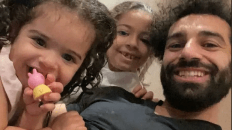 بالفيديو.. محمد صلاح كان يتمنى ولدا وهذا ما قاله بعدما رزق بابنتين!