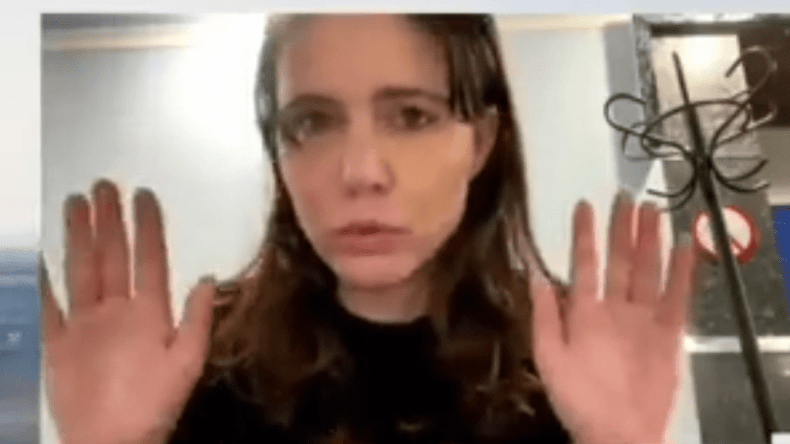 “لا أدافع عن بوتين لكن القوات الأوكرانية تقصف شعبها”.. مراسلة فرنسية تفجر جدلا (فيديو)