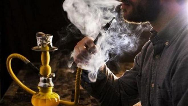 المحظور في رمضان.. محلات الشيشة تشرع أبوابها أمام روادها بعد الإفطار