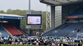ناد إنجليزي يفتتح مصلى لمشجّعيه المسلمين لإقامة الصلاة في أثناء المباريات
