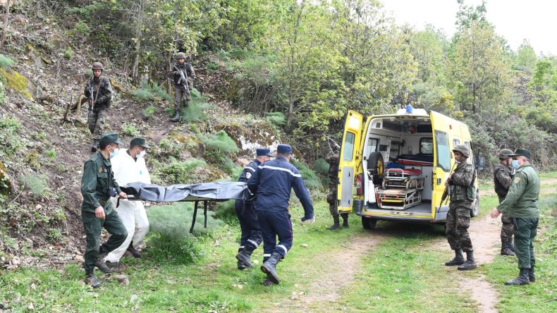 الجيش يستخرج رفات الإرهابي سلمان ويسترجع كمية من الأسلحة بتيزي وزو