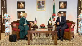 بهدف ترقية التعاون الثنائي.. وزير السياحة يستقبل سفيرة الولايات المتحدة بالجزائر