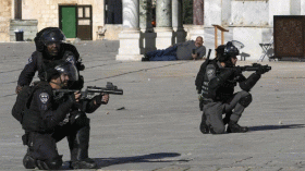 هذه قصة الفلسطيني المستلقي على الأرض خلال الاعتداءات الإسرائيلية