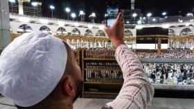 وزارة الحج السعودية للمعتمرين: تفرّغوا لعبادتكم بدل الانشغال بالتصوير