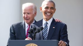 أوباما يعود إلى البيت الأبيض لأول مرة