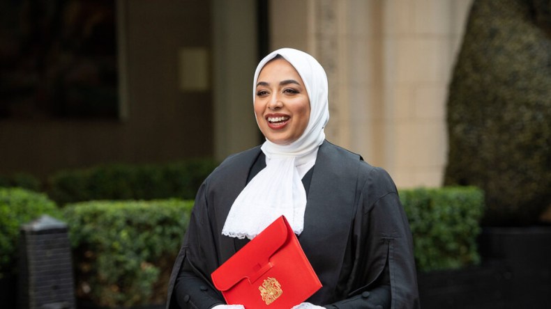 محامية محجبة تعيّن مستشارة لملكة بريطانيا