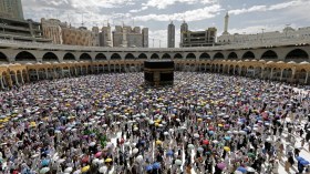 فيديو حول صلاة التراويح بالحرم المكي يحصد آلاف المشاهدات.. هذه حقيقته