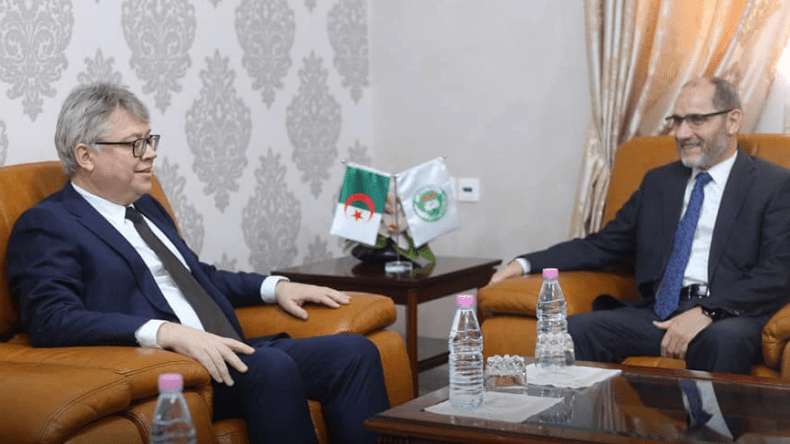 مقري يستقبل السفير الروسي بالجزائر